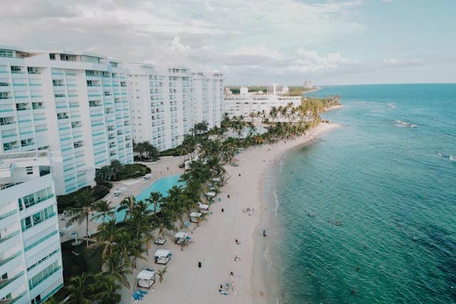 luxury-gulf-shores-property An oceanfront property in the Gulf Shores at sunset.